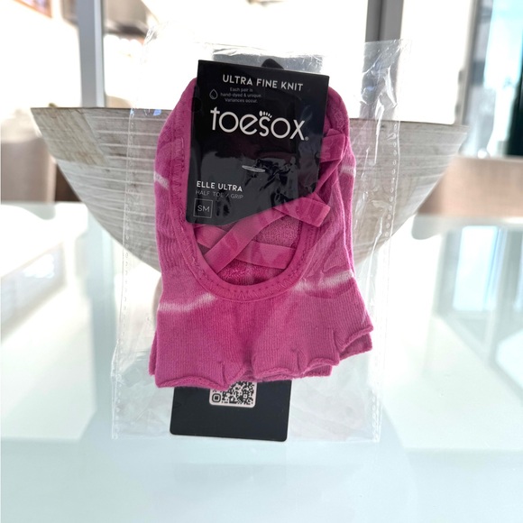 ToeSox Elle Vibrant Pink Toe Socks for Pilates - Picture 1 of 2